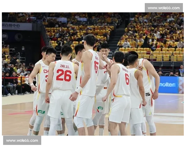 中国男篮迎战美国队,实力差距与年轻球员成长引发热议 中国男篮迎战美国队,实力差距与年轻球员成长引发热议